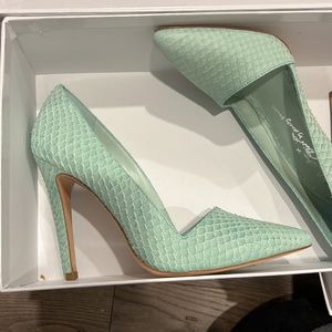 Alice And Olivia Dina Heel size 7.5 in aqua Color